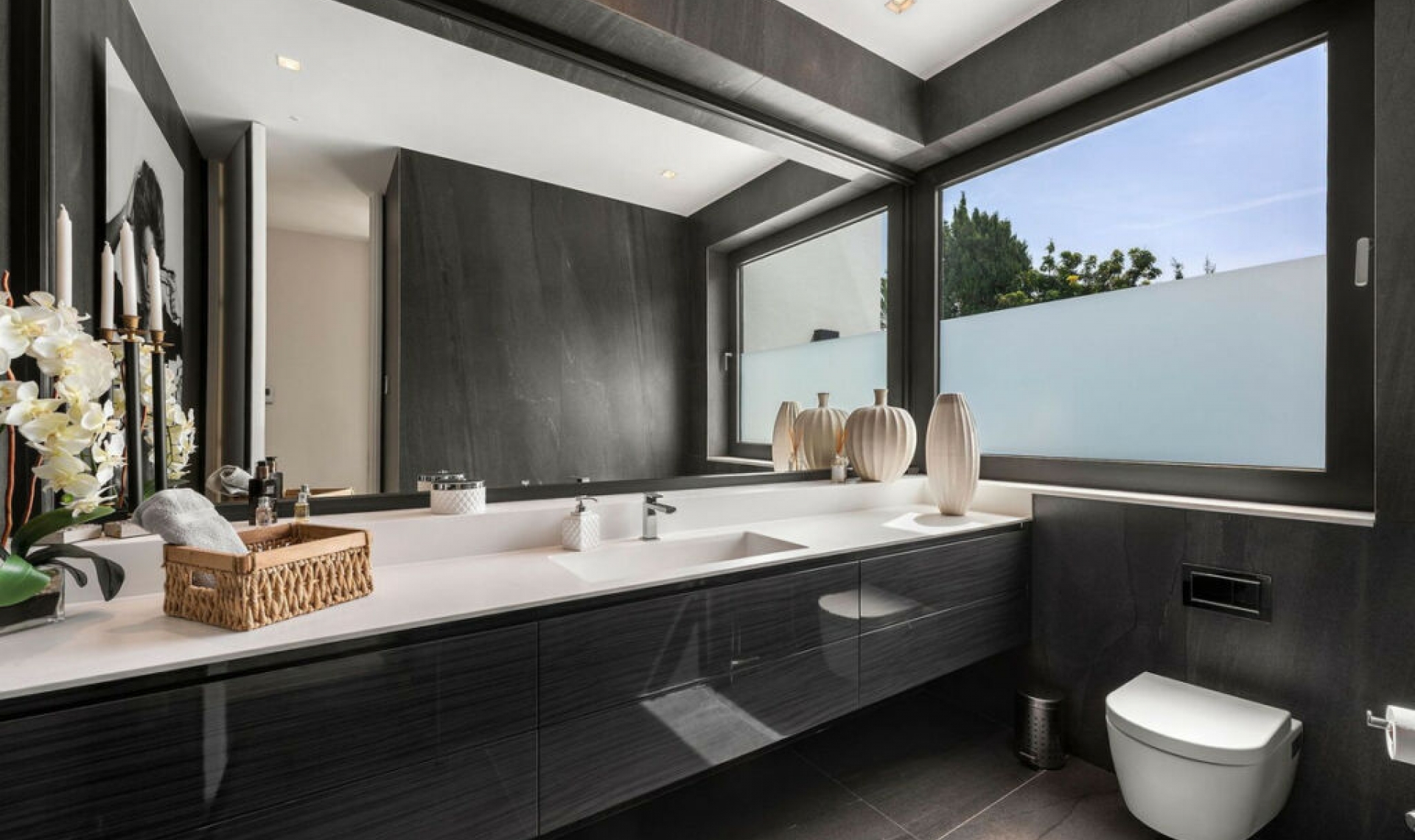 Resale - House -
Nagüeles