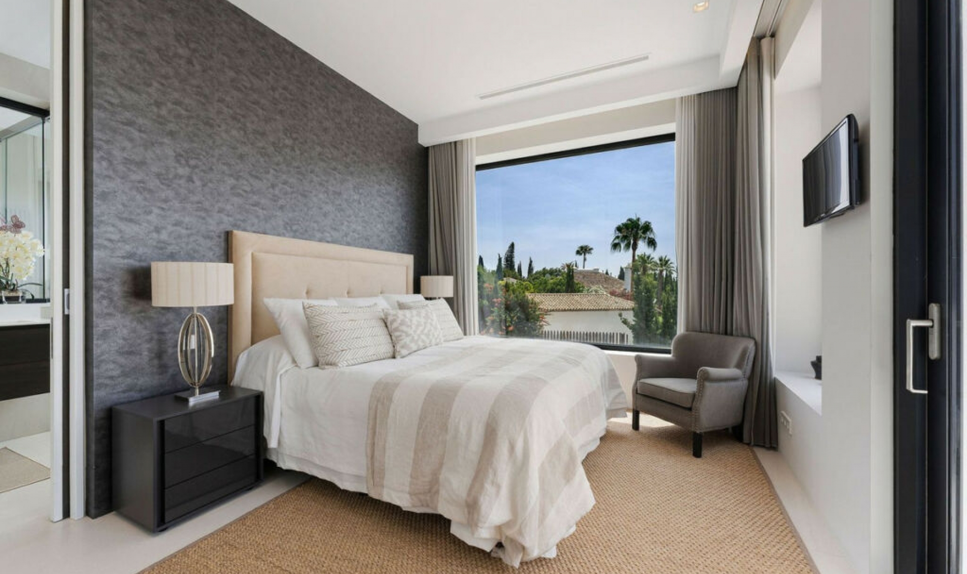 Resale - House -
Nagüeles