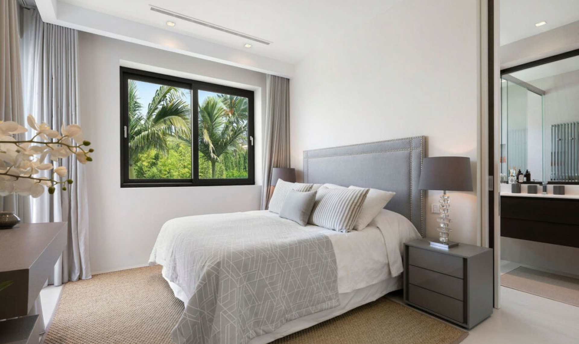 Resale - House -
Nagüeles