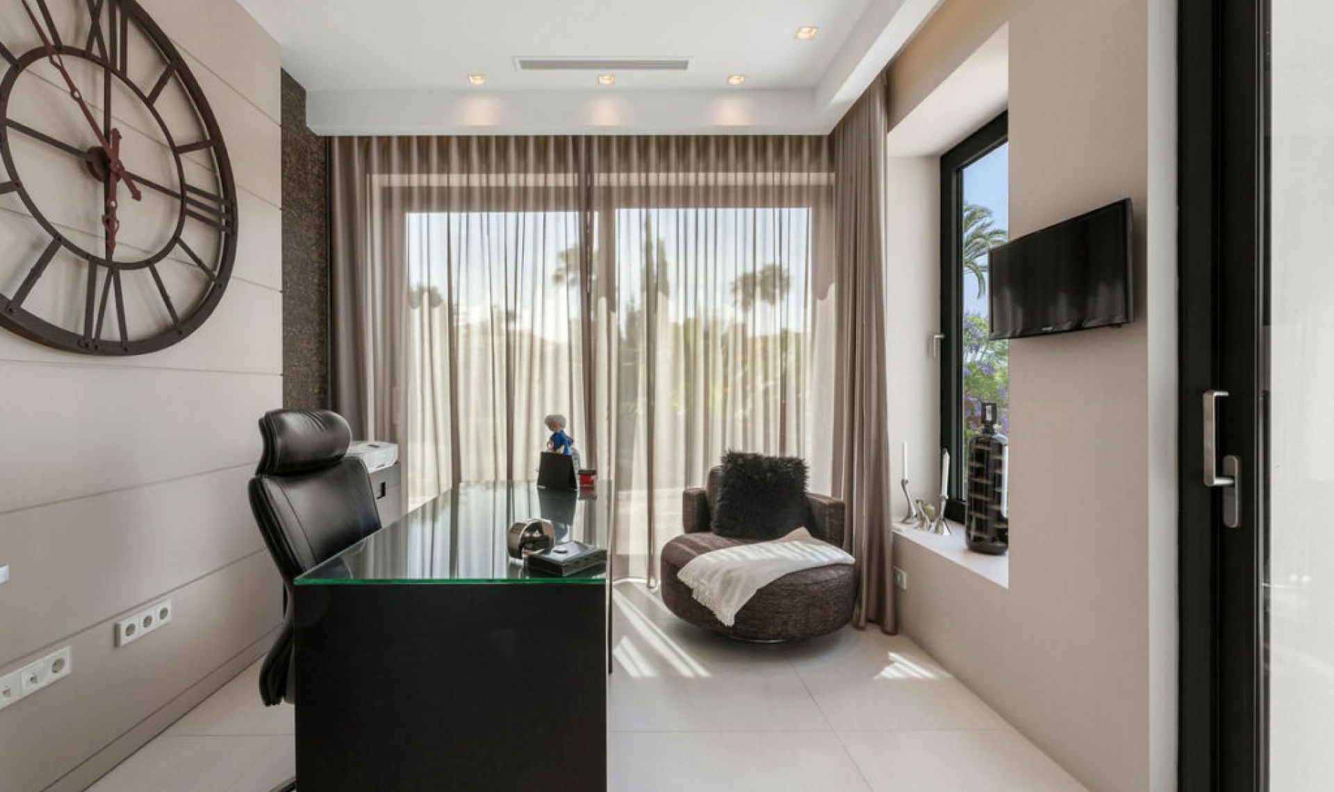 Resale - House -
Nagüeles