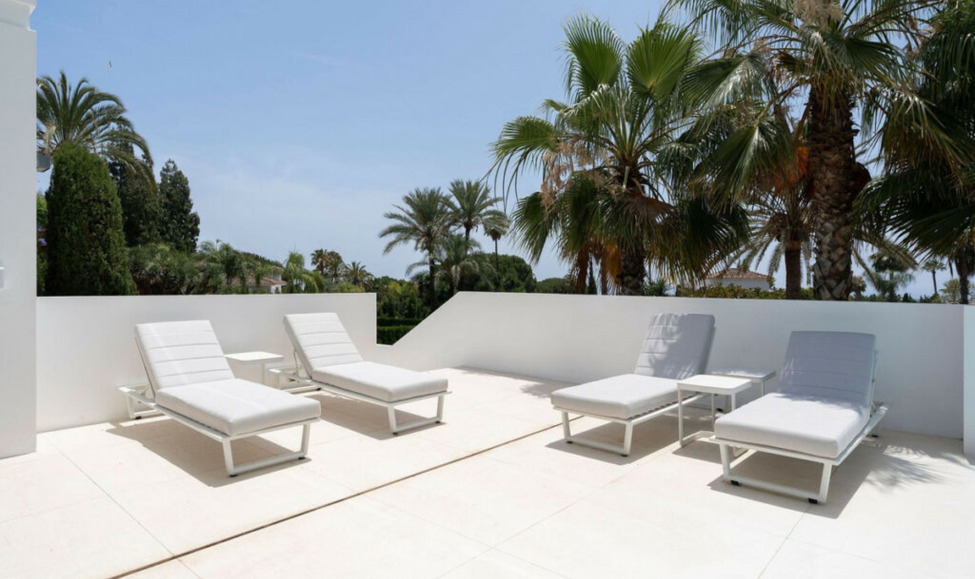 Resale - House -
Nagüeles