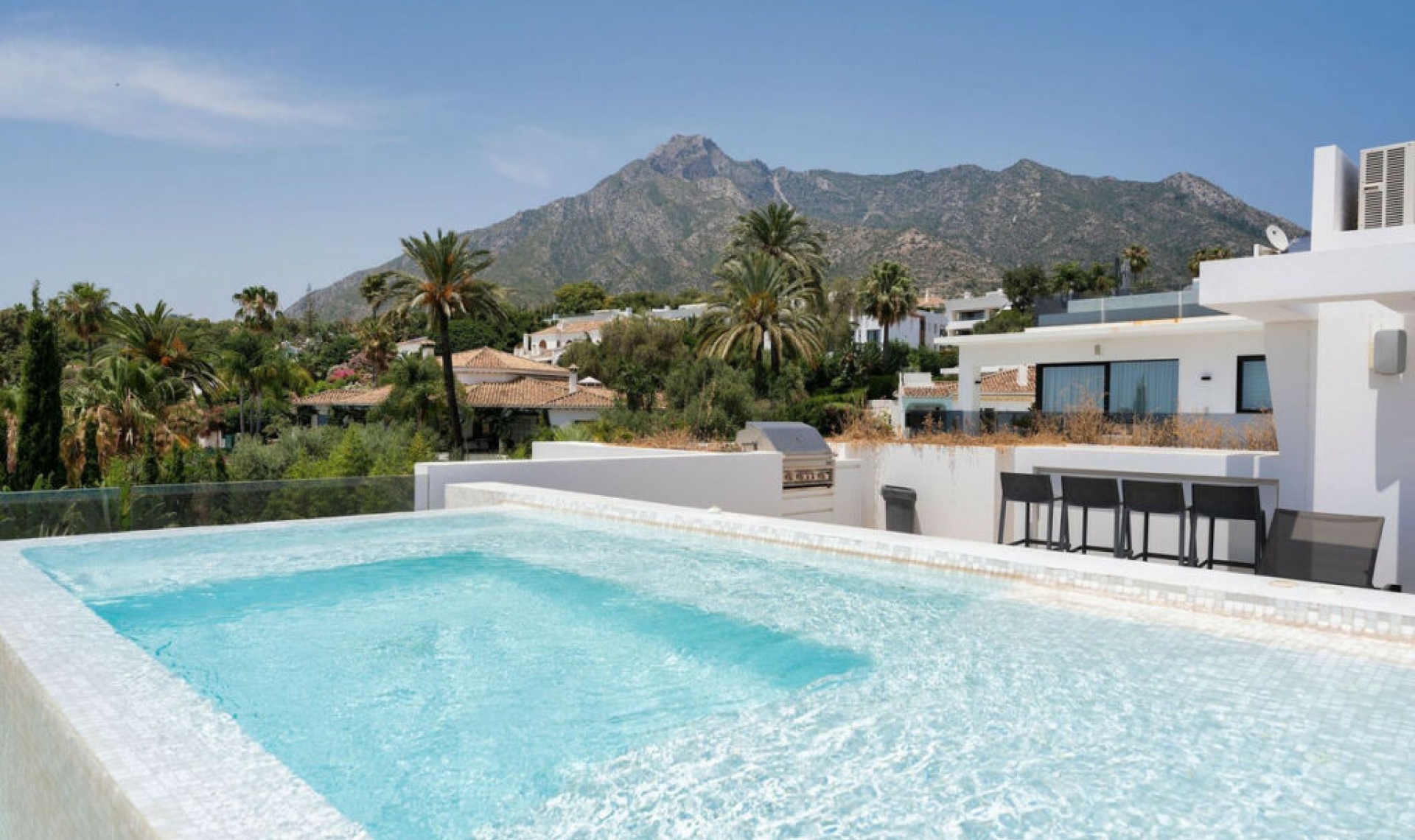 Resale - House -
Nagüeles