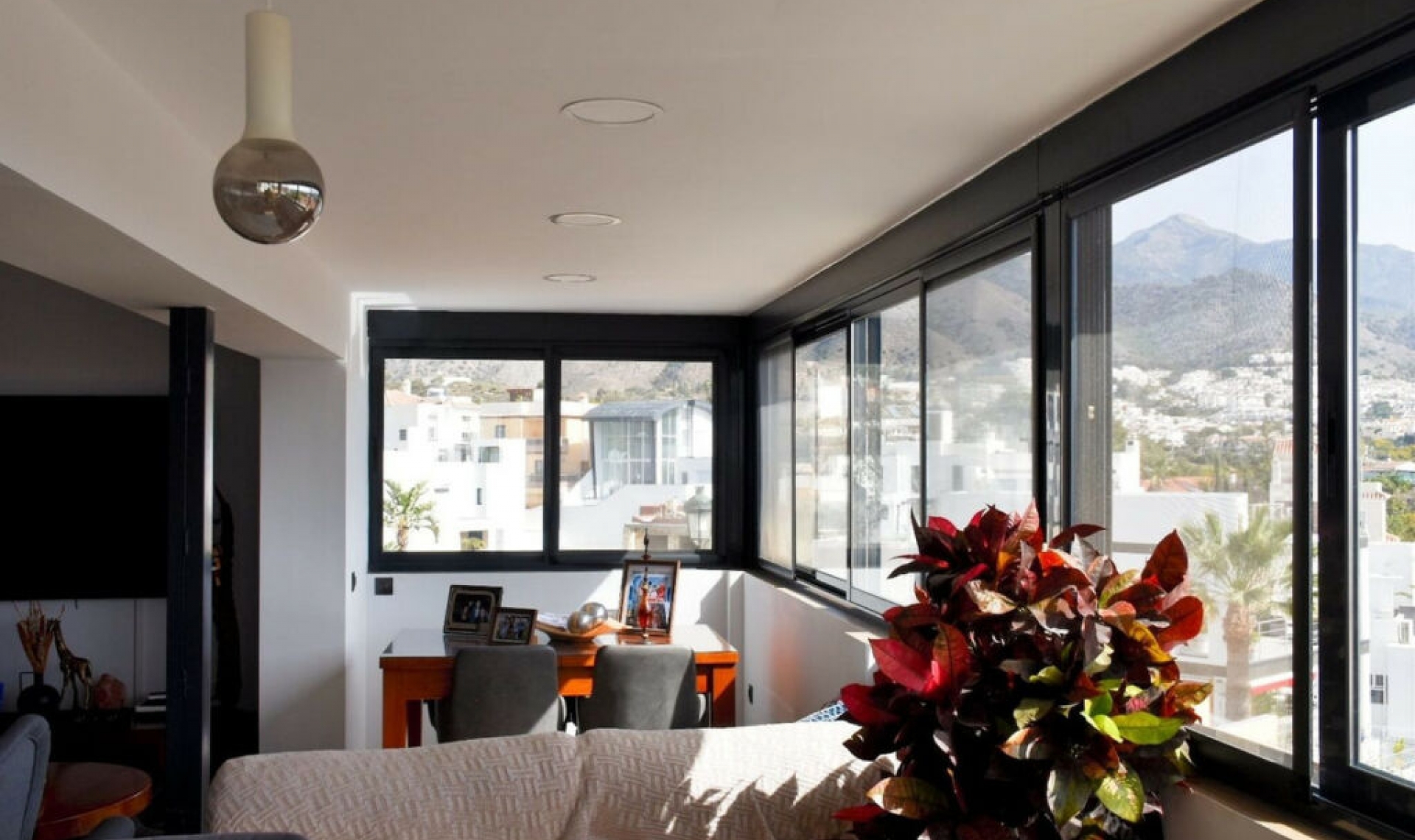 Resale - House -
Nerja