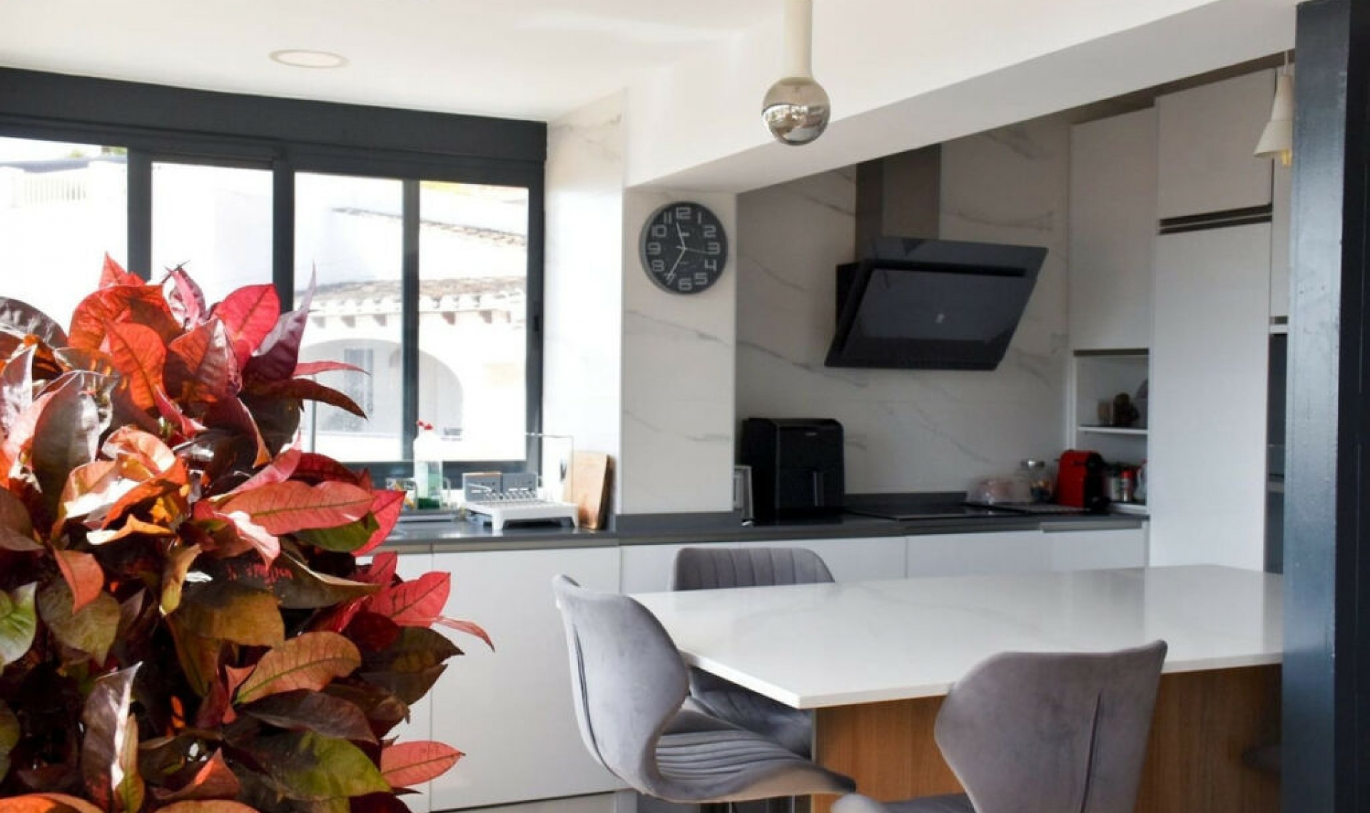 Resale - House -
Nerja