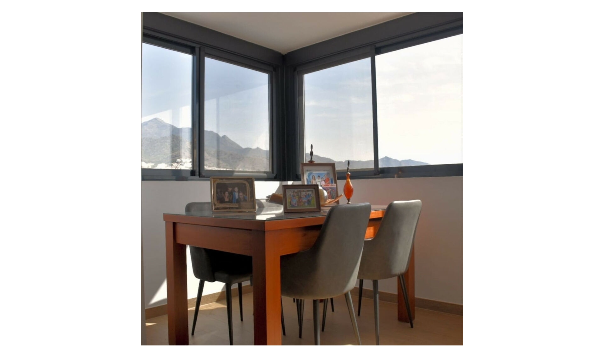 Resale - House -
Nerja