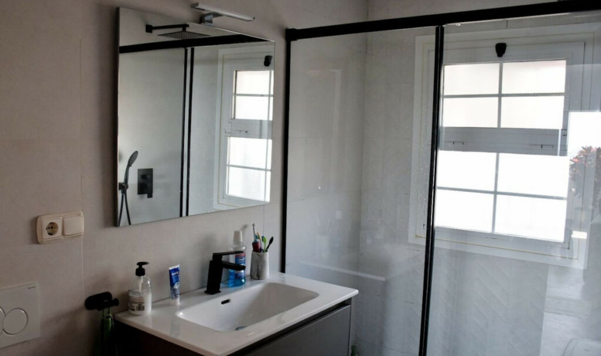 Resale - House -
Nerja