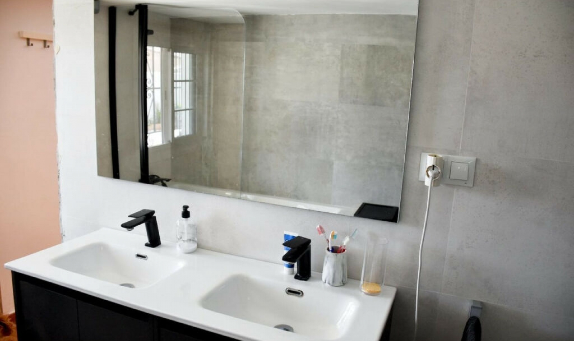 Resale - House -
Nerja