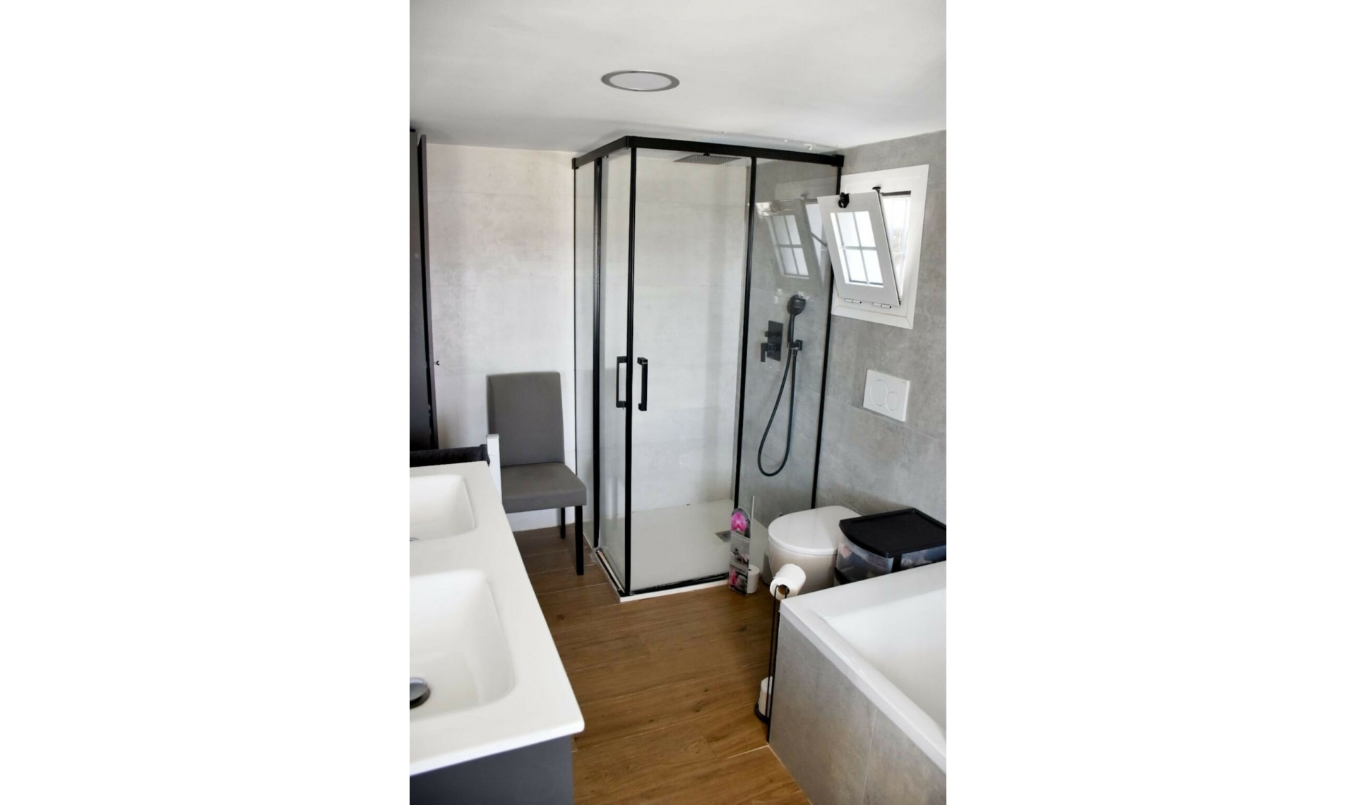 Resale - House -
Nerja