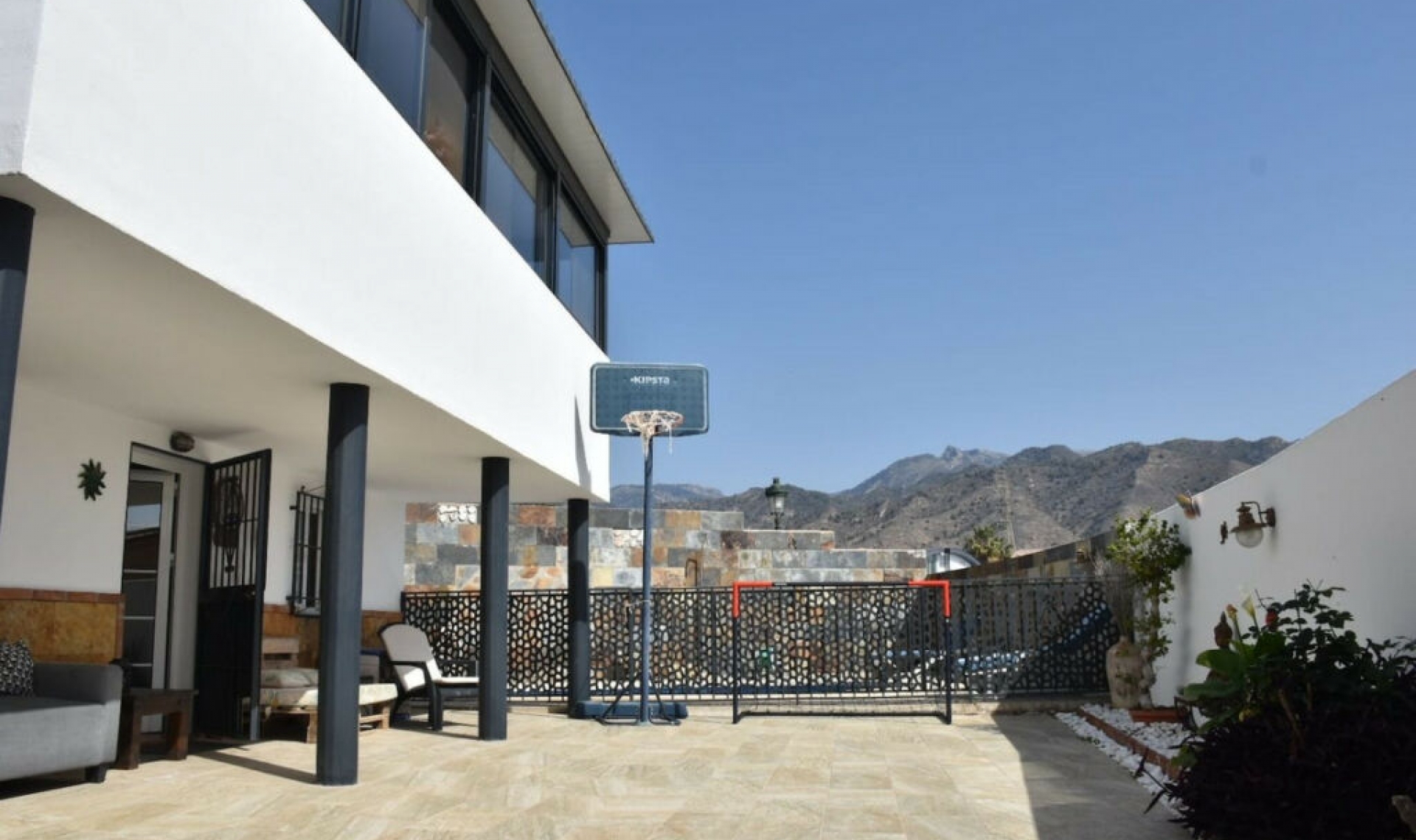 Resale - House -
Nerja