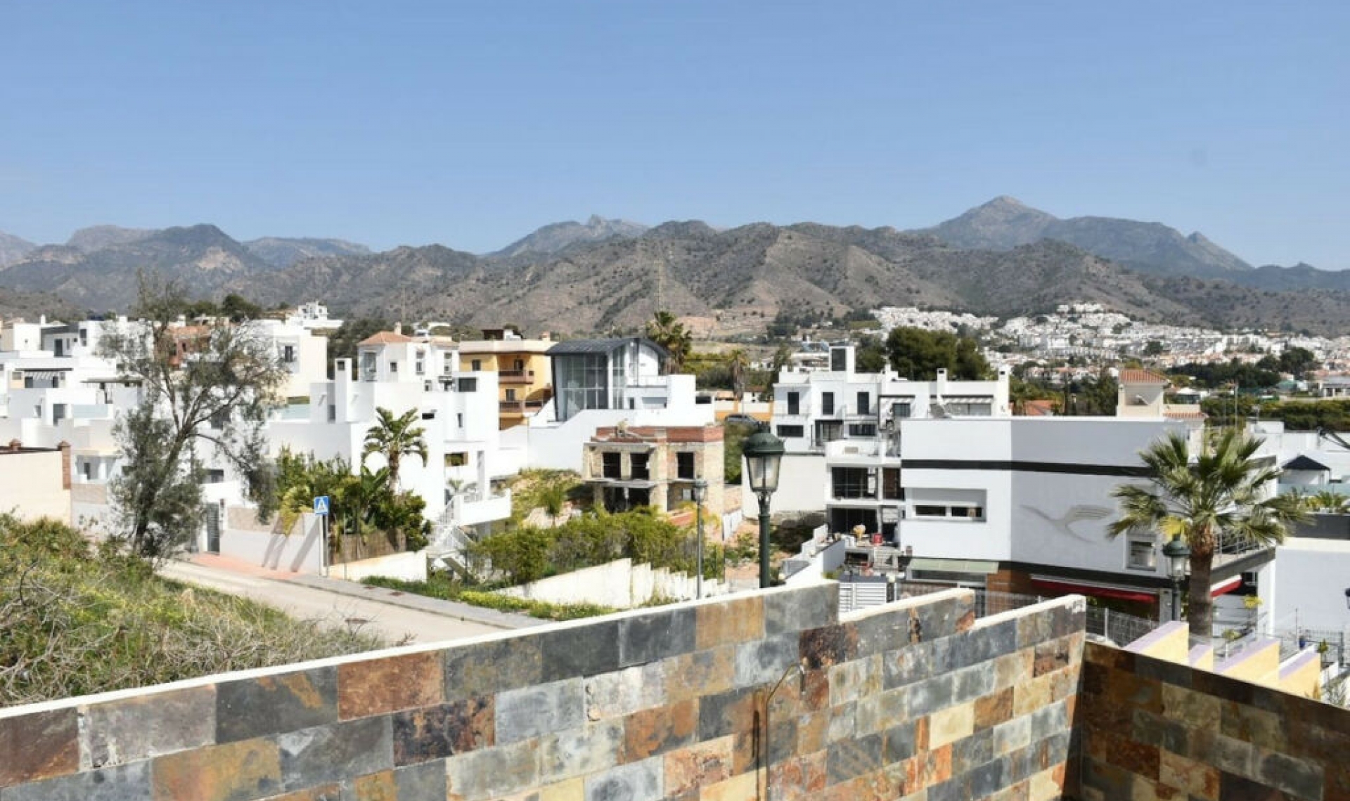 Resale - House -
Nerja