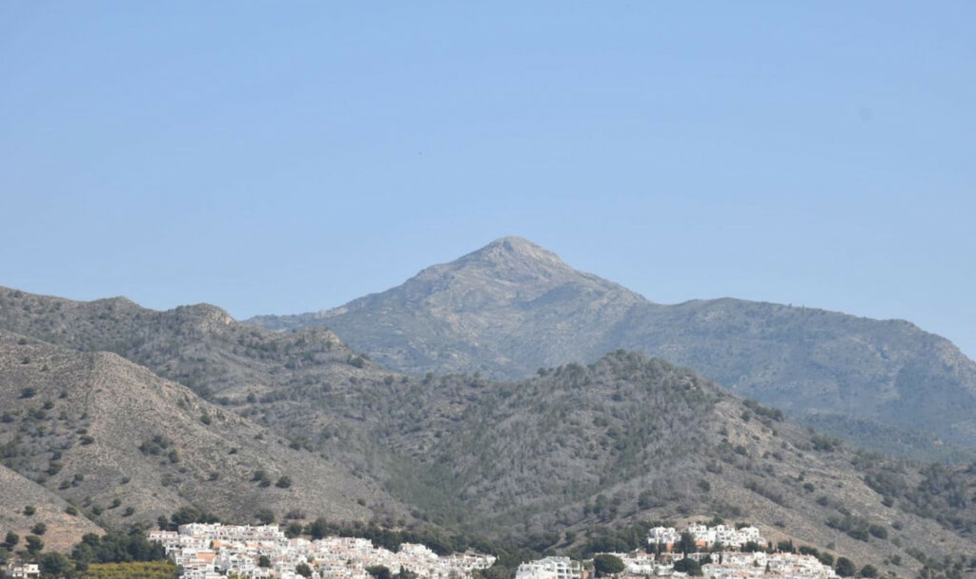 Resale - House -
Nerja