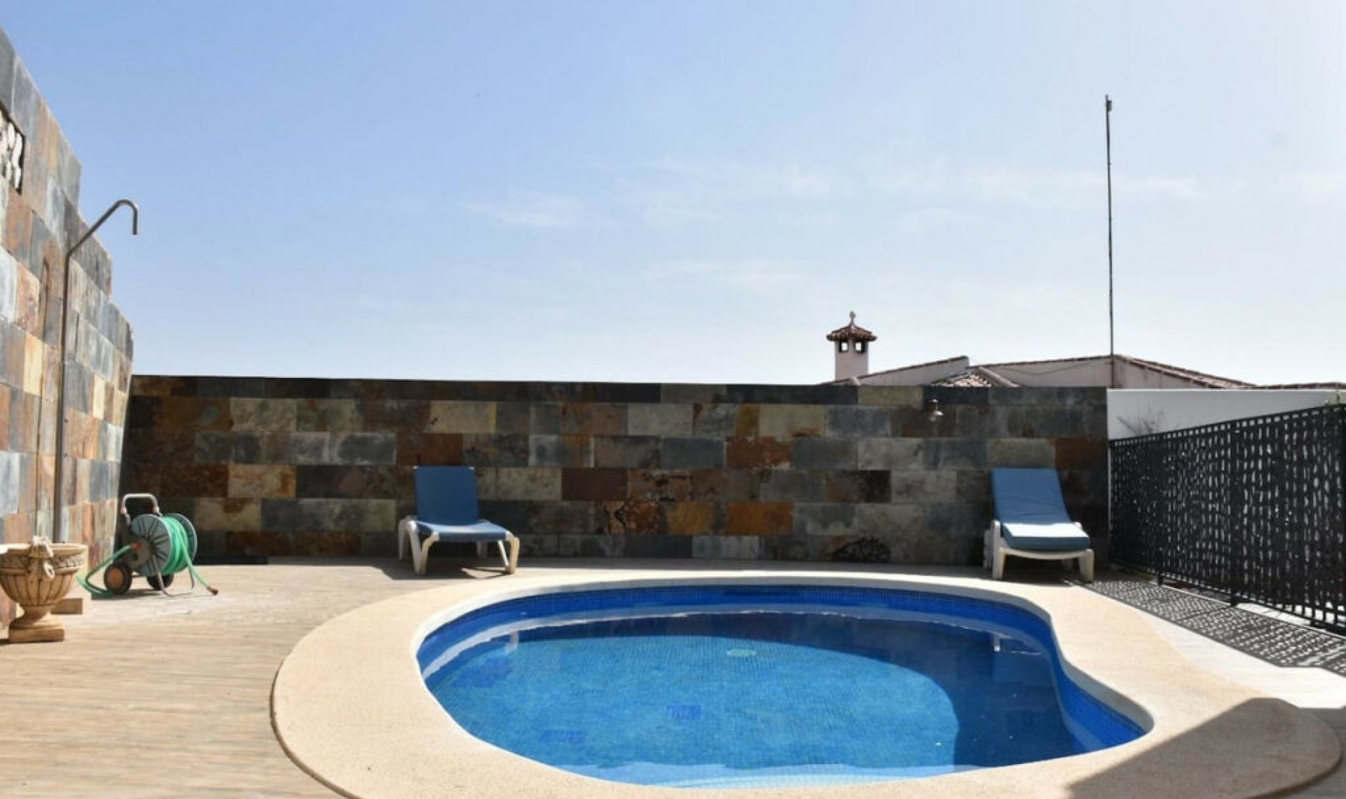 Resale - House -
Nerja