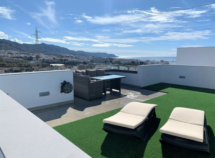 Resale - House -
Nerja