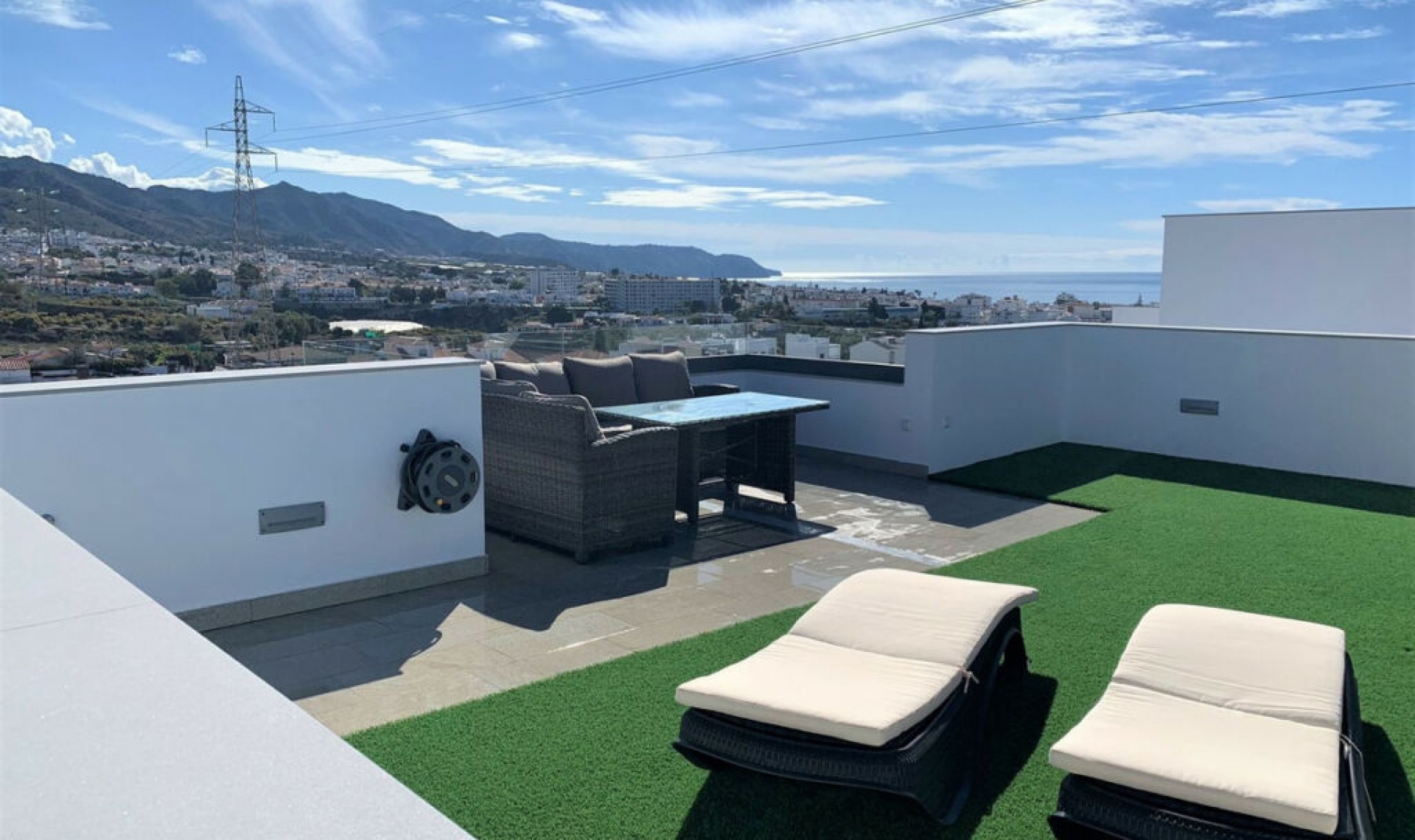 Resale - House -
Nerja