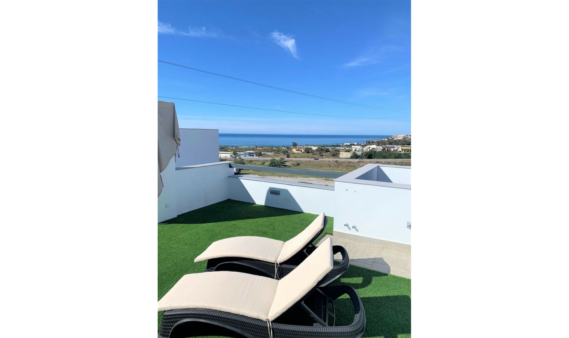 Resale - House -
Nerja