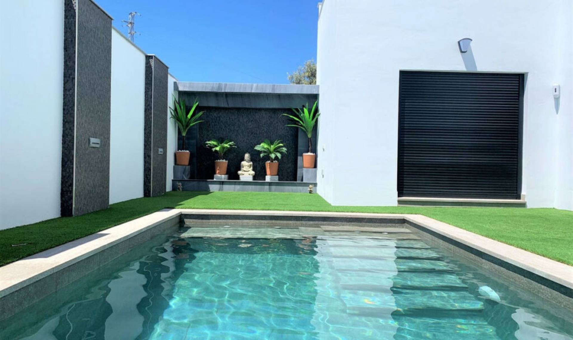 Resale - House -
Nerja