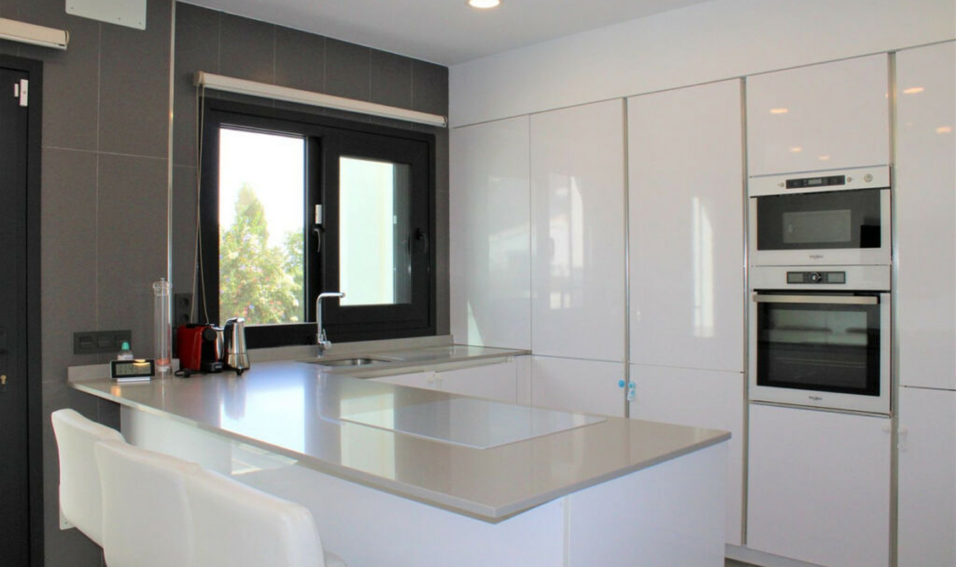 Resale - House -
Nerja