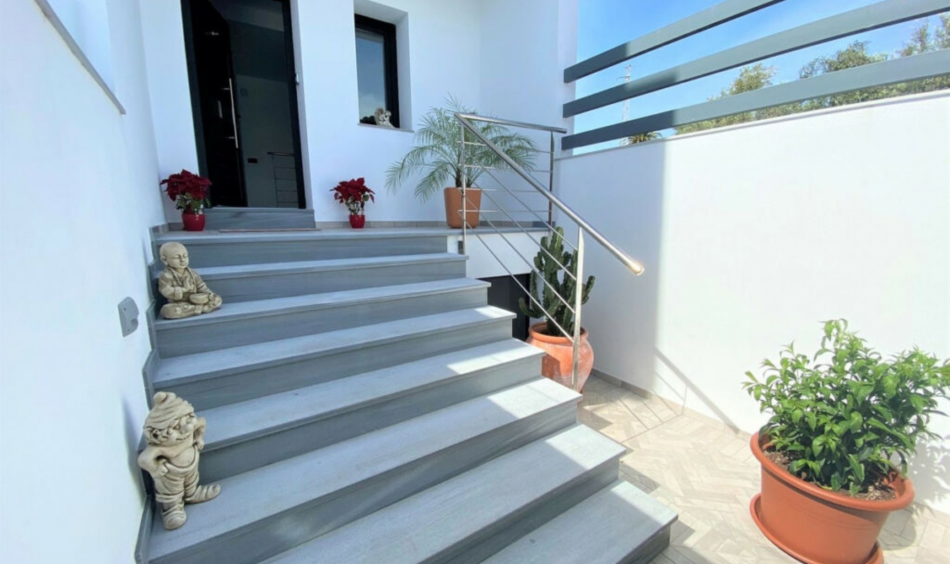 Resale - House -
Nerja