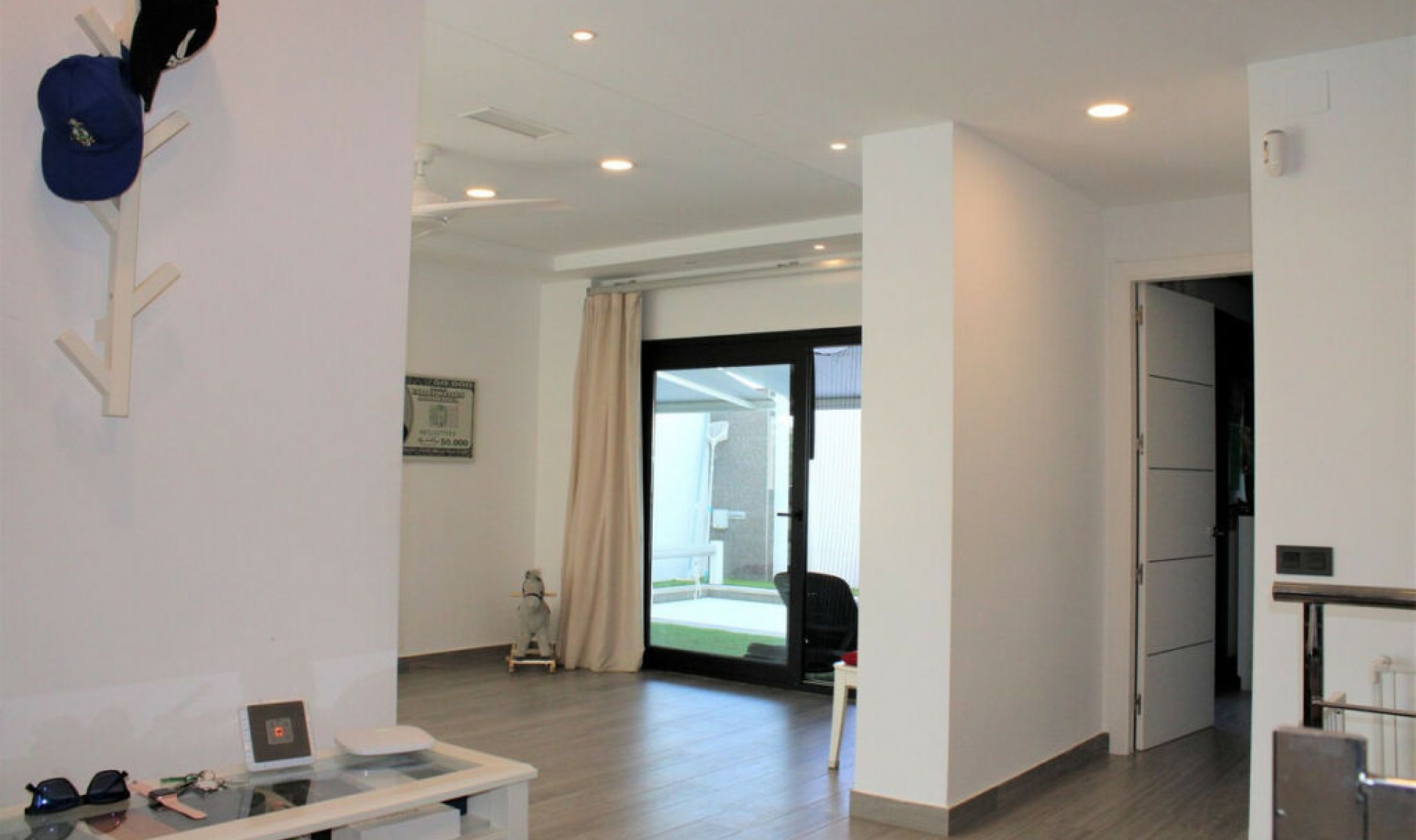 Resale - House -
Nerja