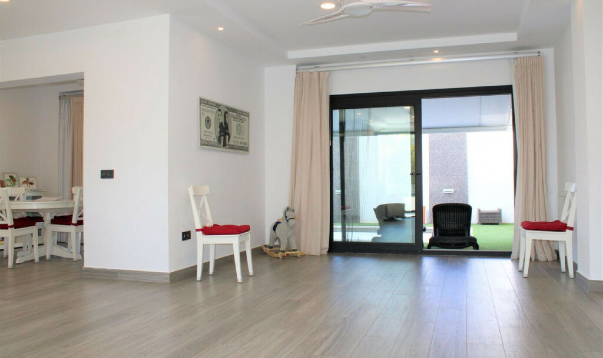 Resale - House -
Nerja