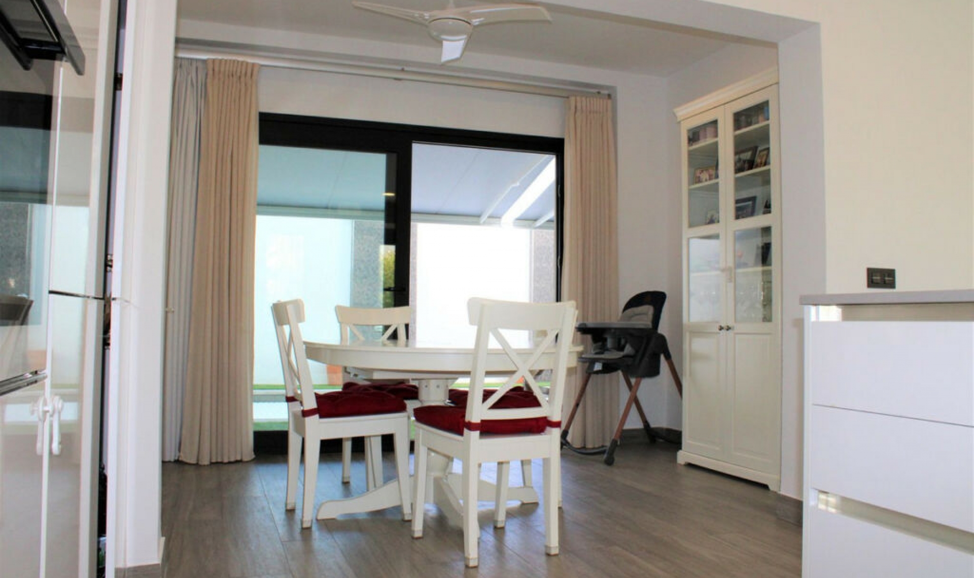 Resale - House -
Nerja