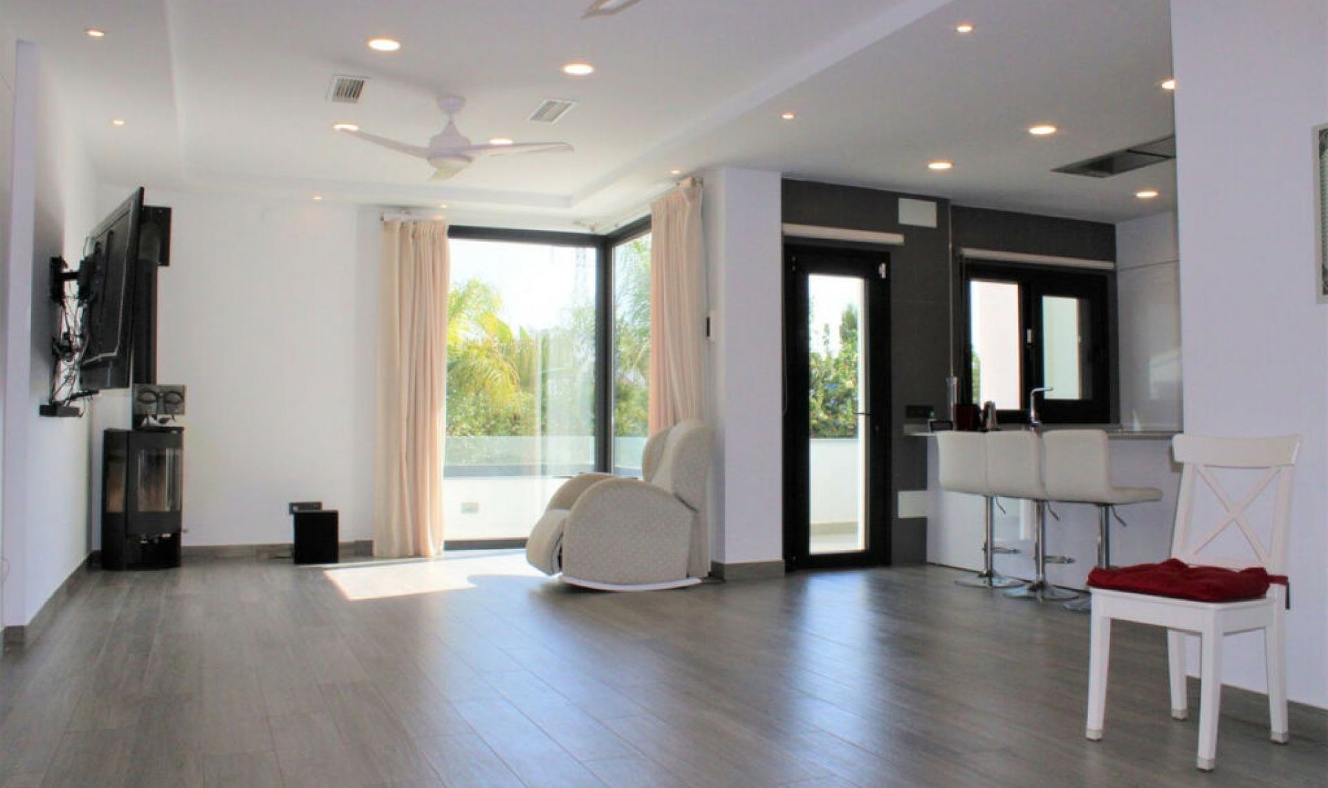 Resale - House -
Nerja