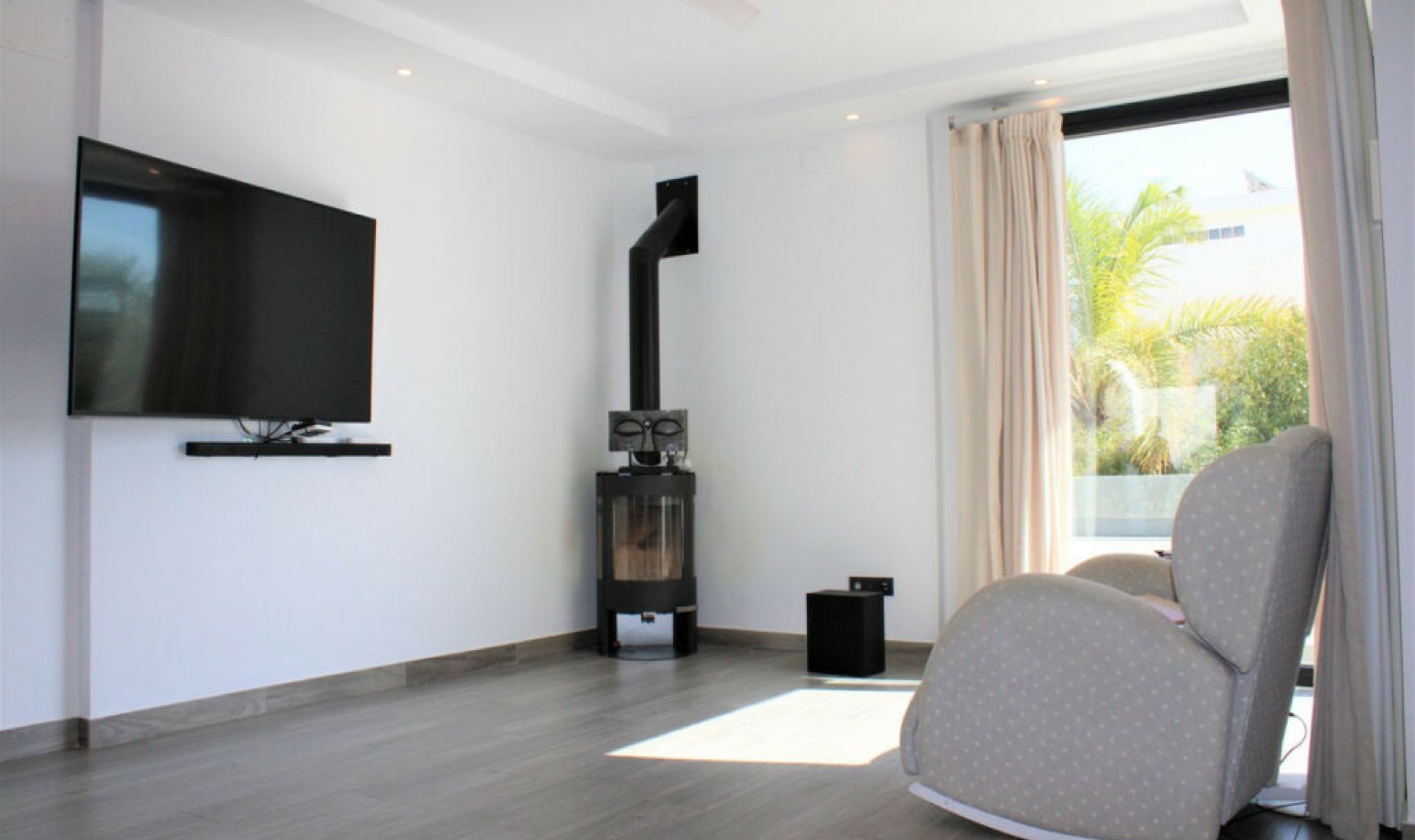 Resale - House -
Nerja