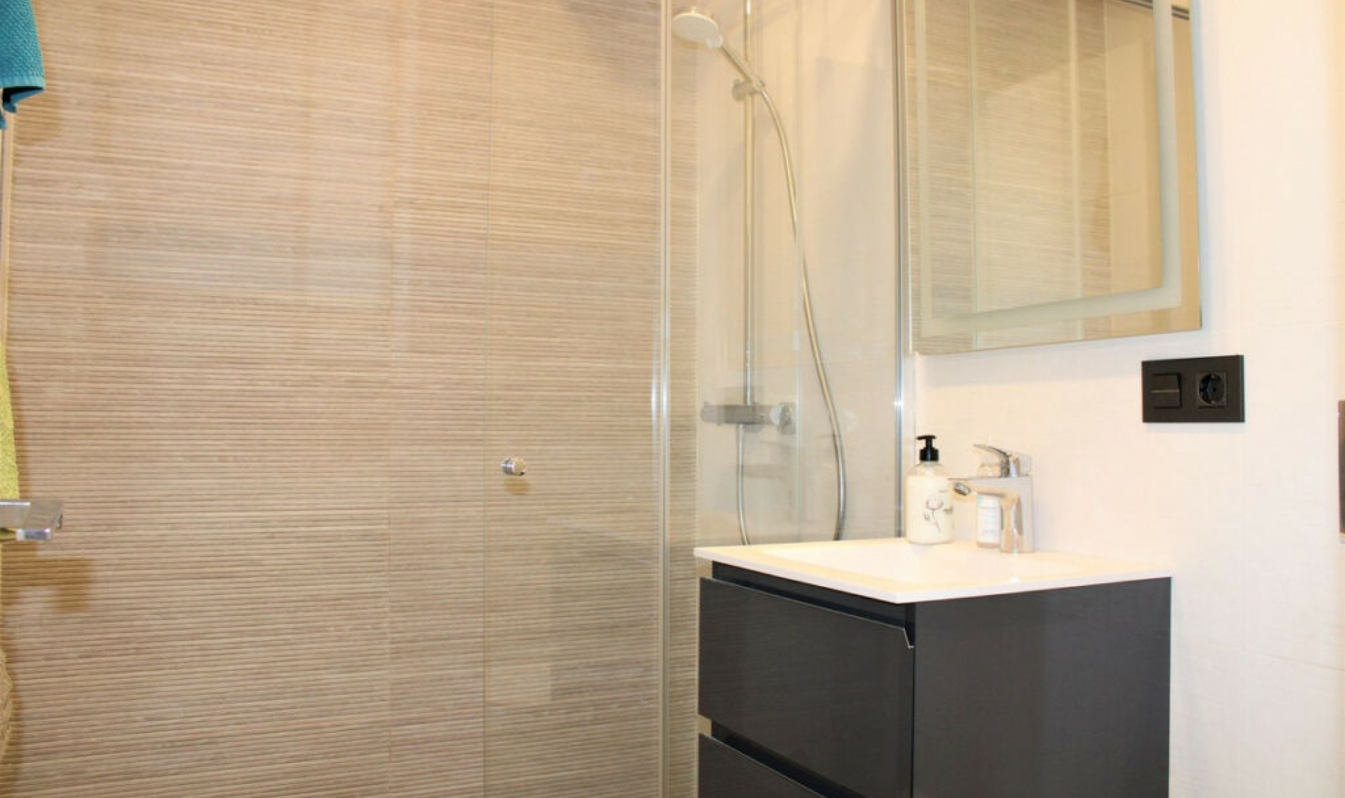 Resale - House -
Nerja