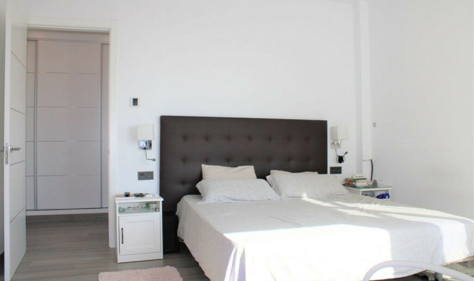 Resale - House -
Nerja