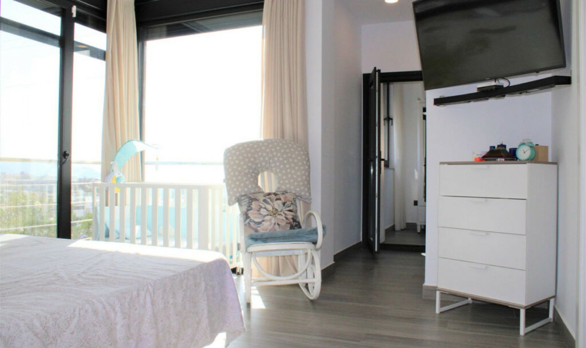 Resale - House -
Nerja