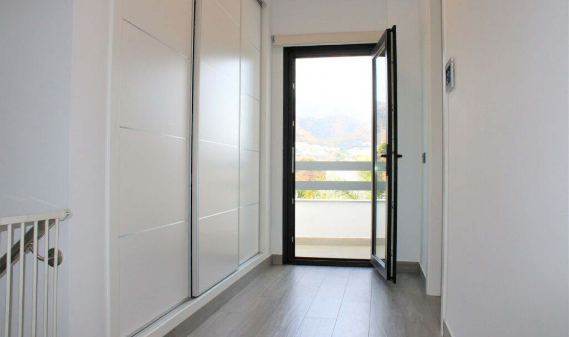 Resale - House -
Nerja