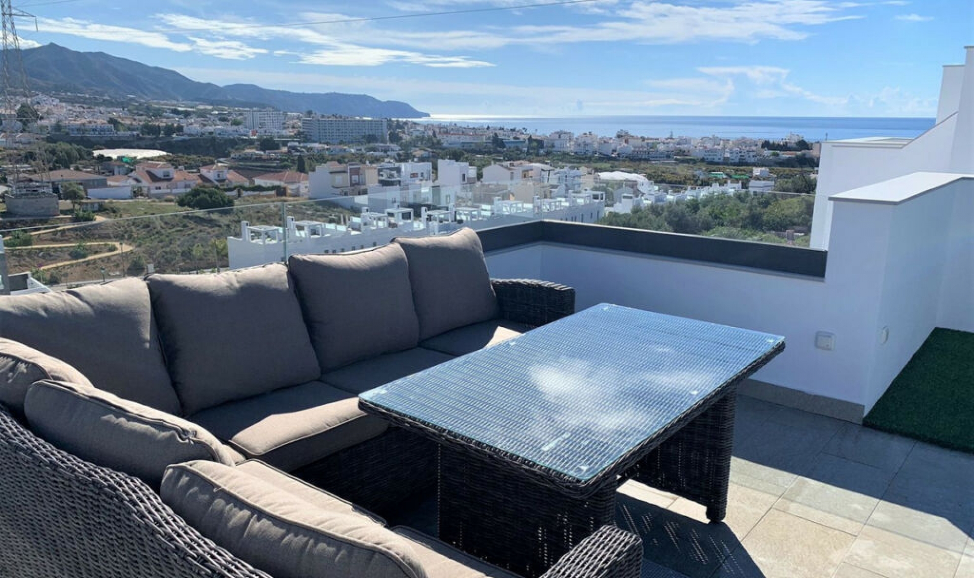 Resale - House -
Nerja