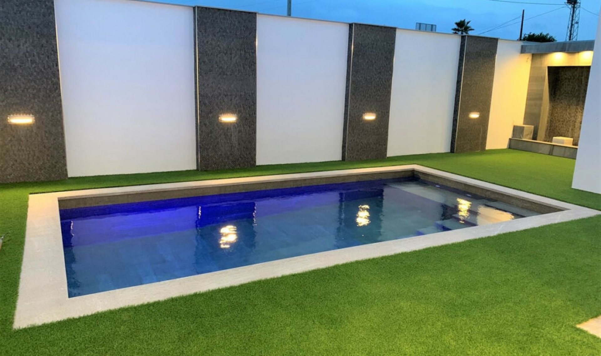 Resale - House -
Nerja