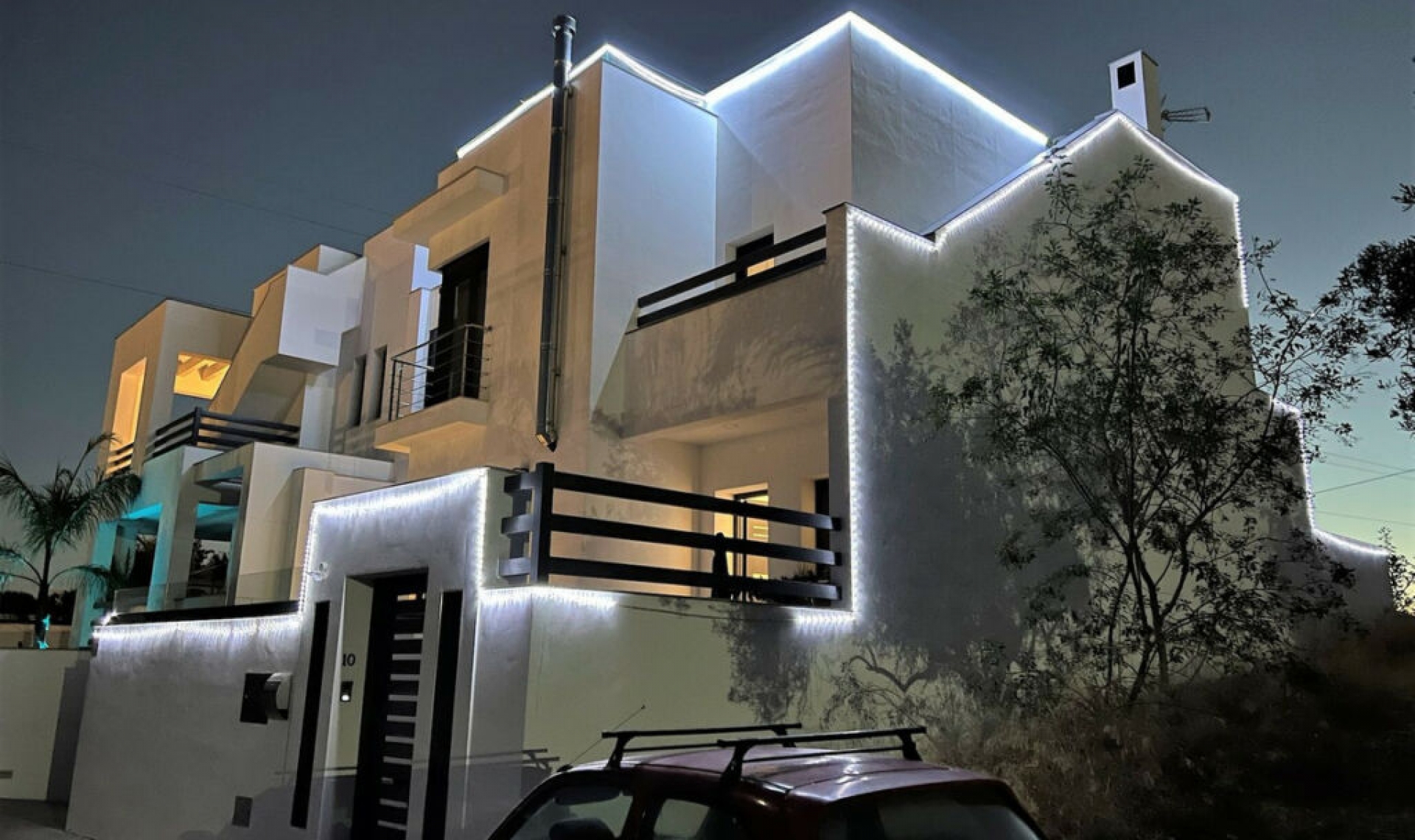 Resale - House -
Nerja