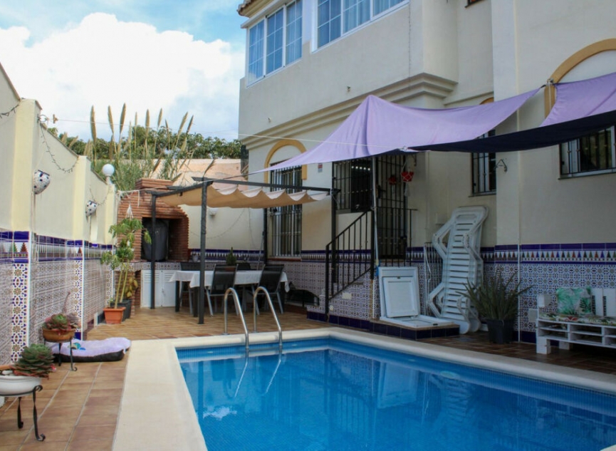 Resale - House -
Nerja