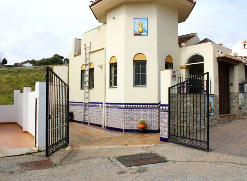 Resale - House -
Nerja