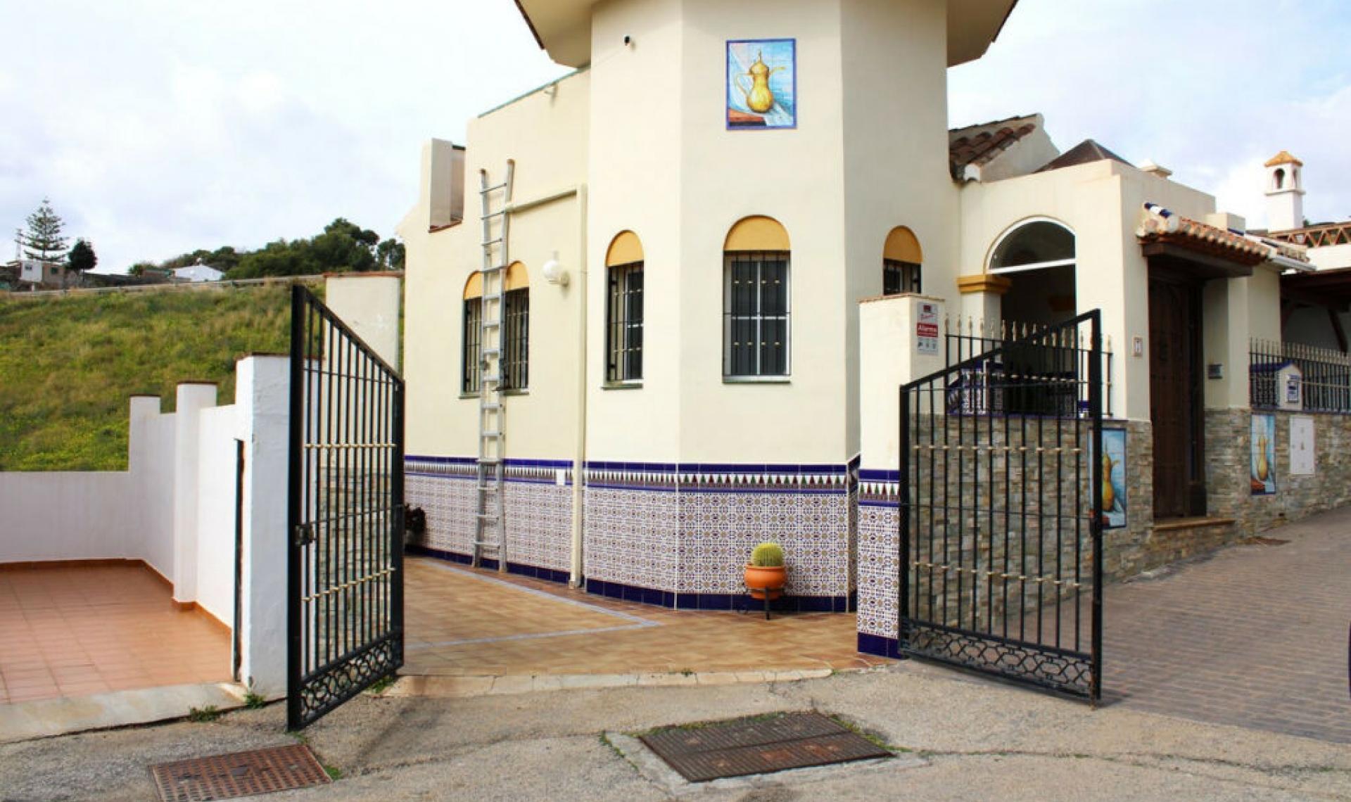 Resale - House -
Nerja