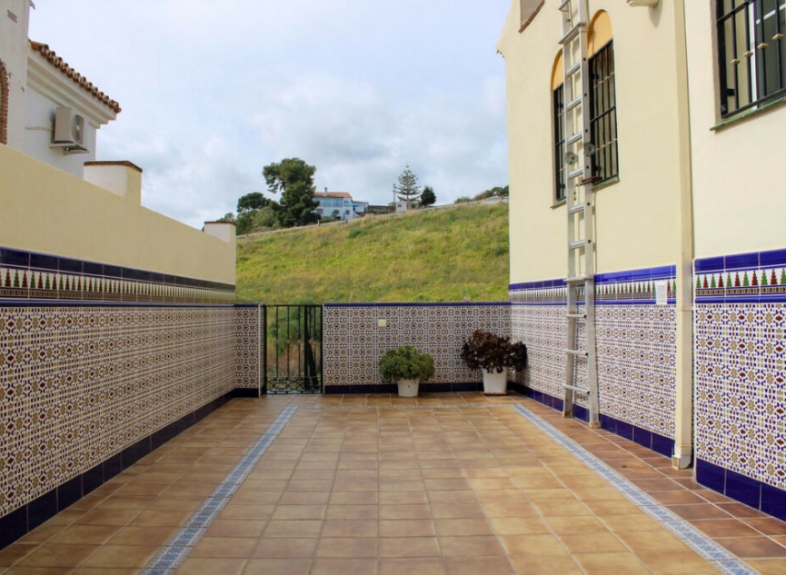 Resale - House -
Nerja