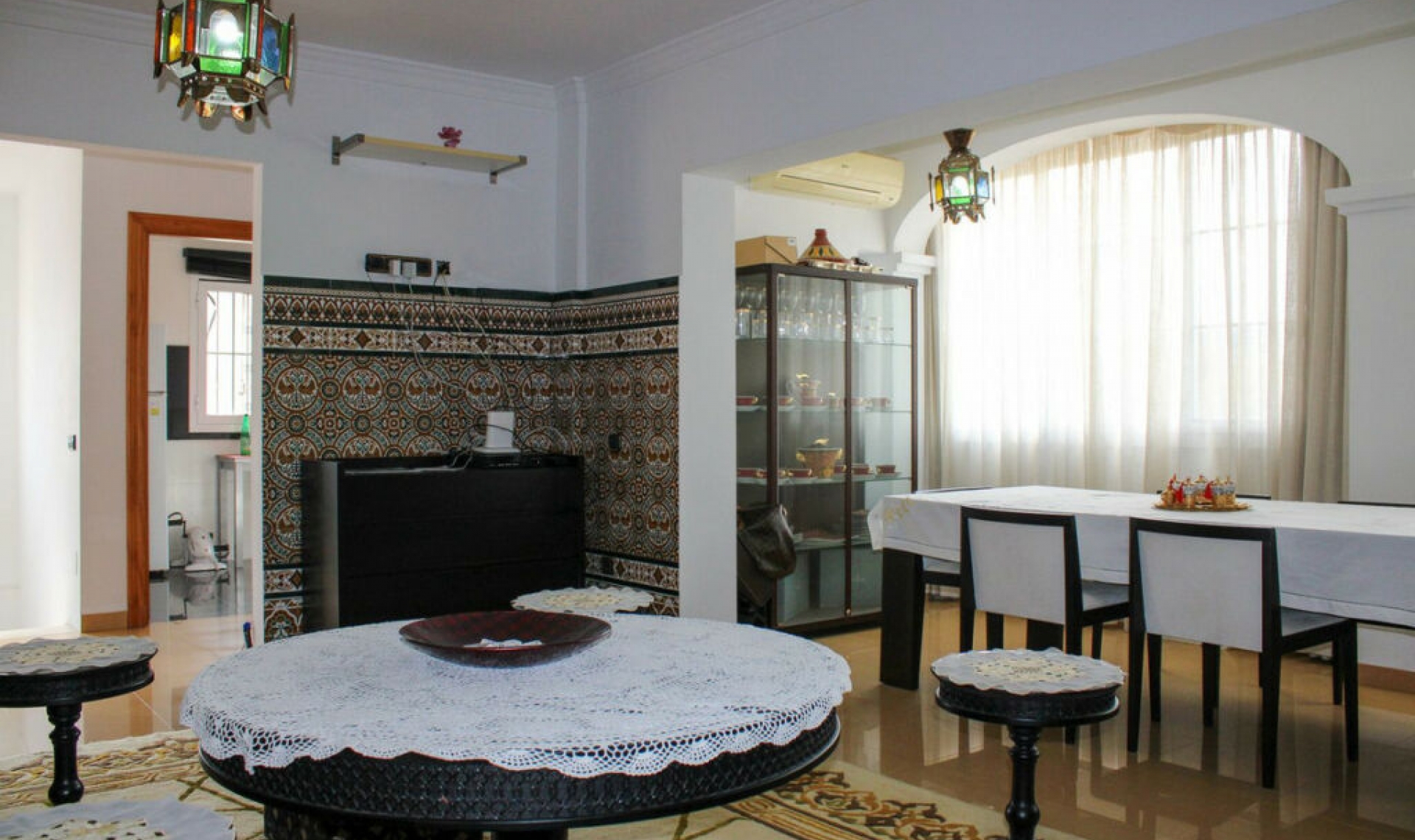 Resale - House -
Nerja