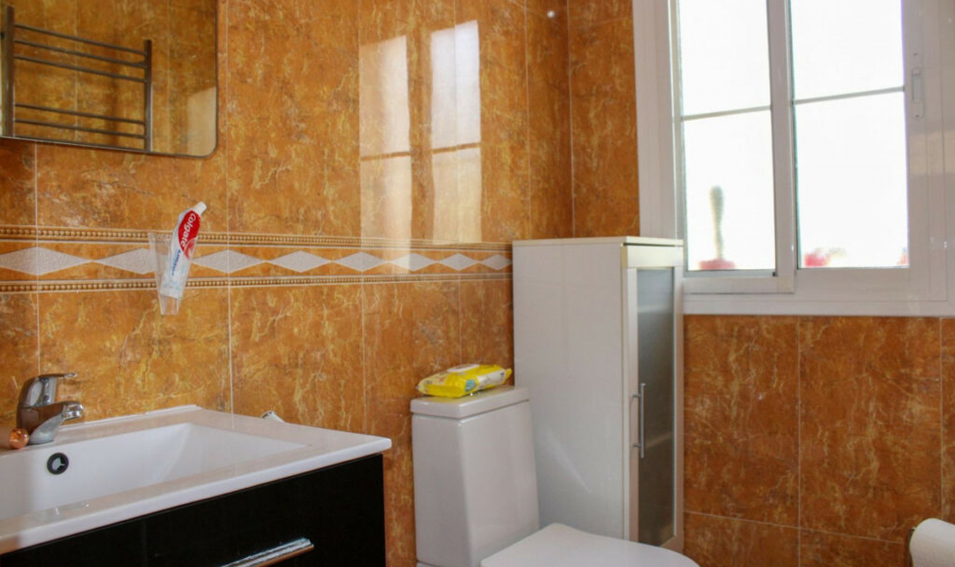 Resale - House -
Nerja