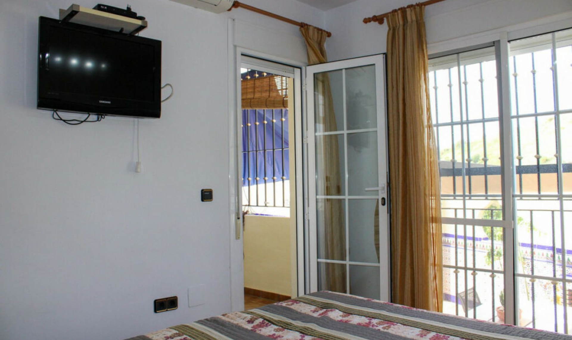 Resale - House -
Nerja