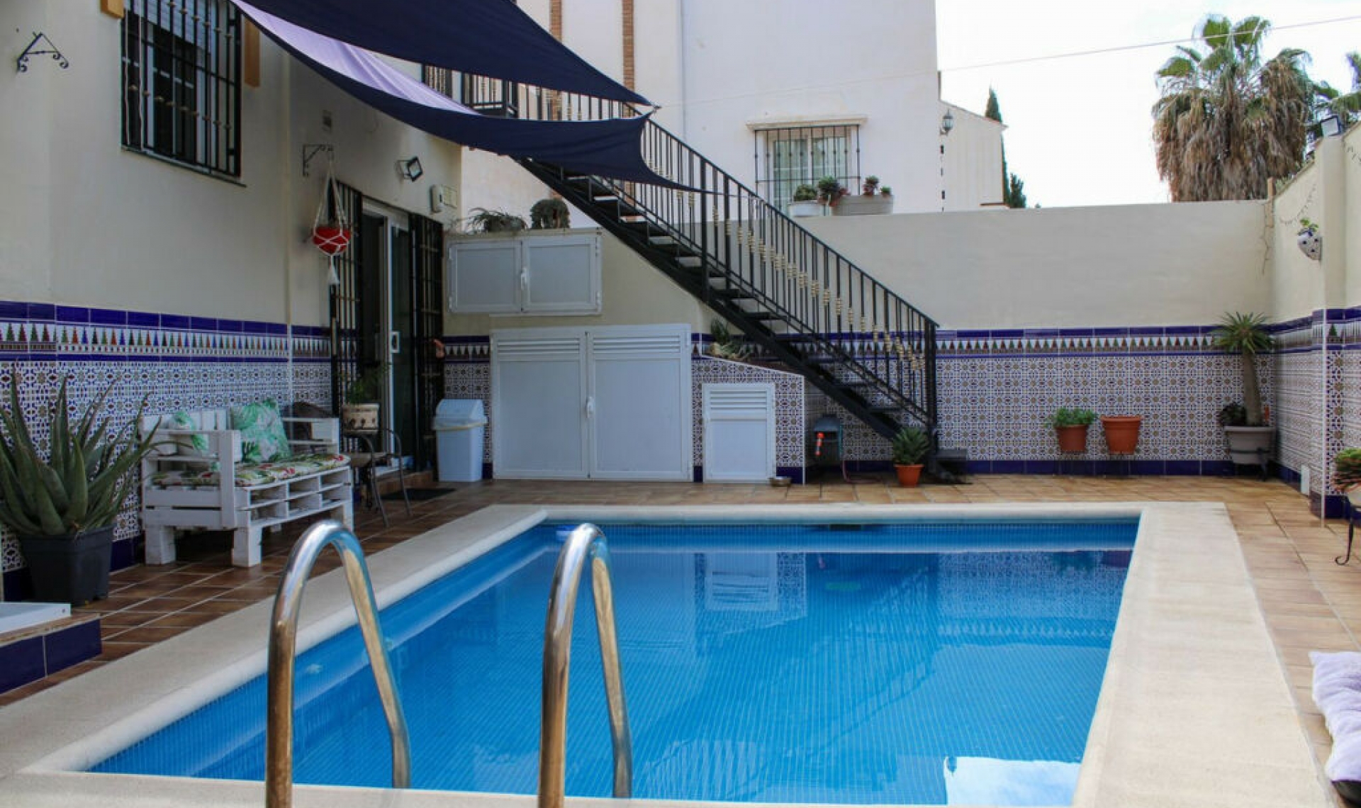 Resale - House -
Nerja