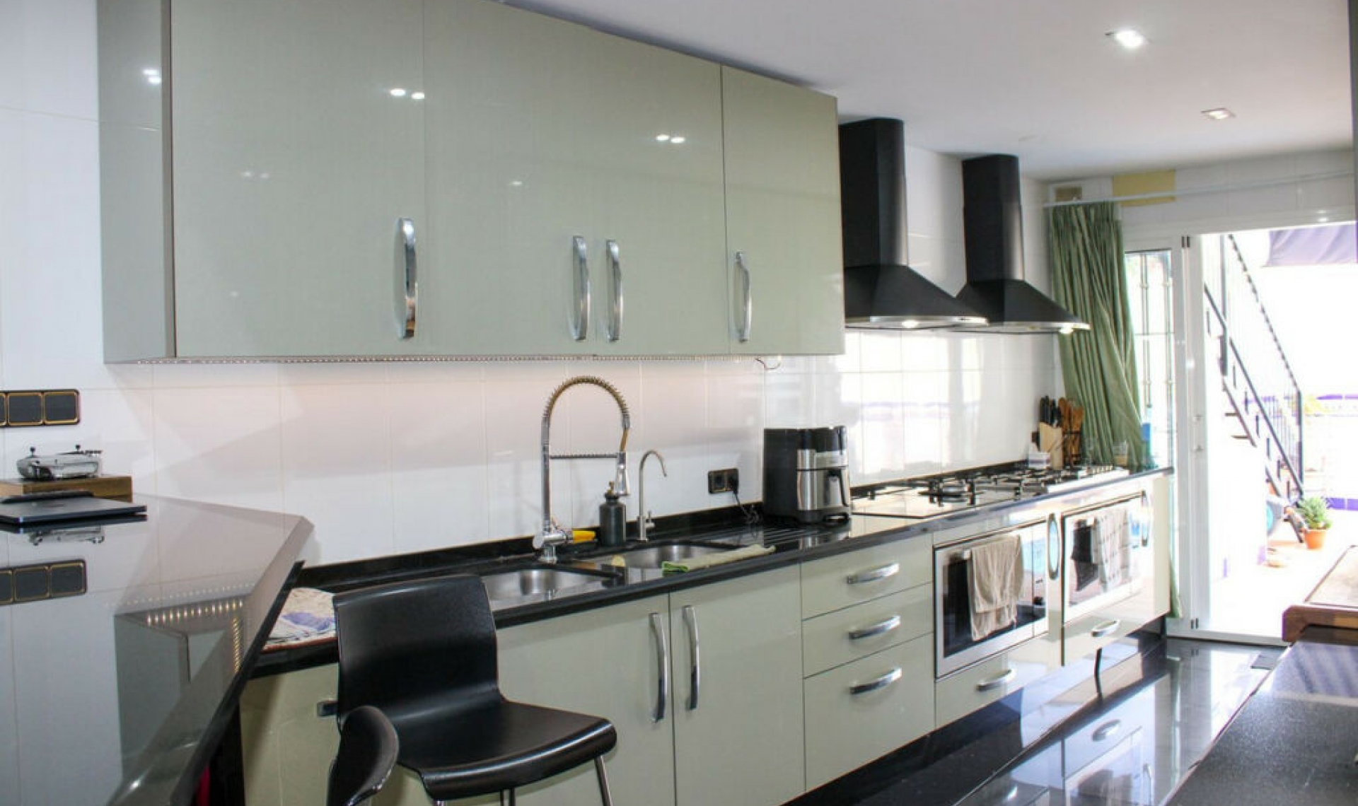 Resale - House -
Nerja