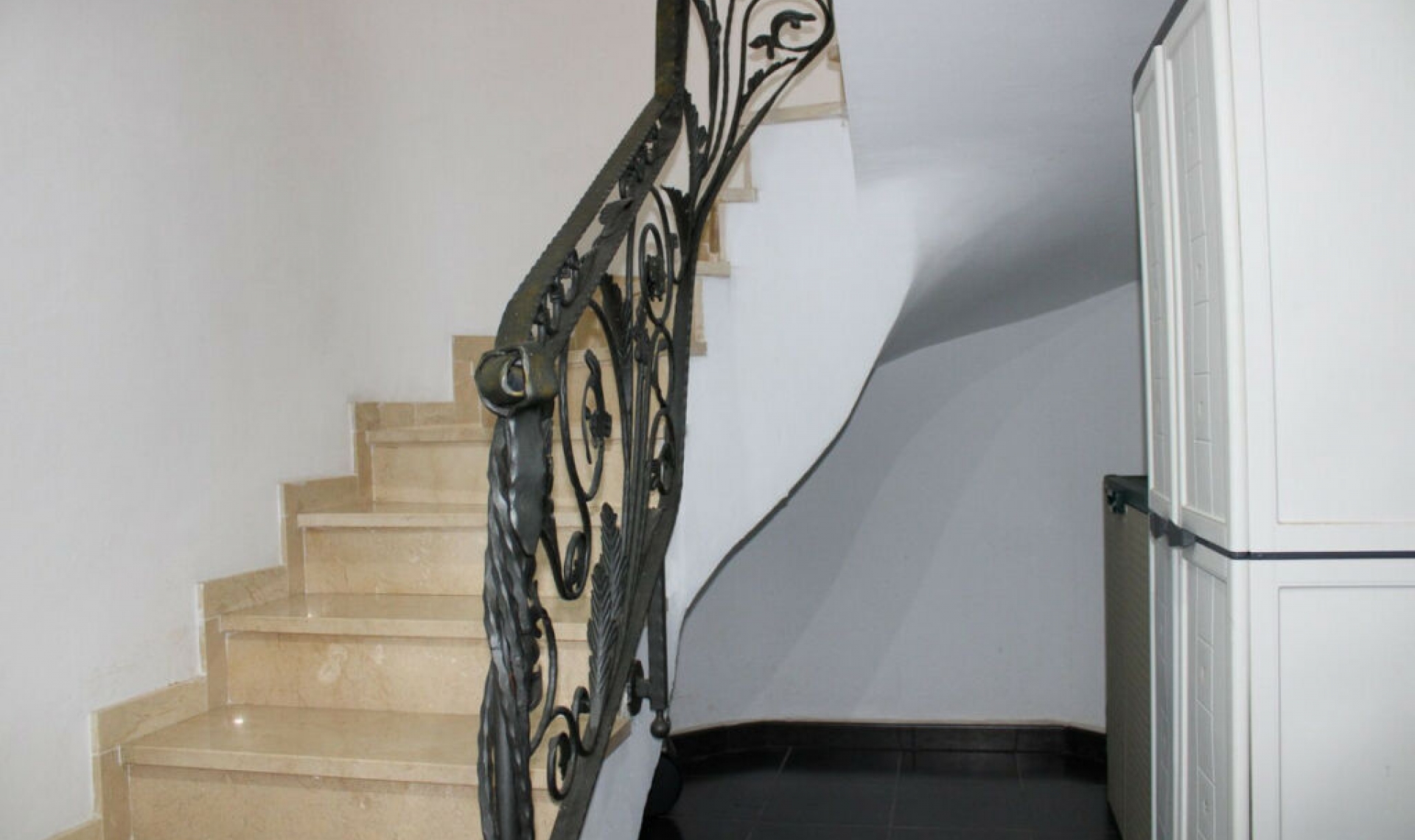 Resale - House -
Nerja