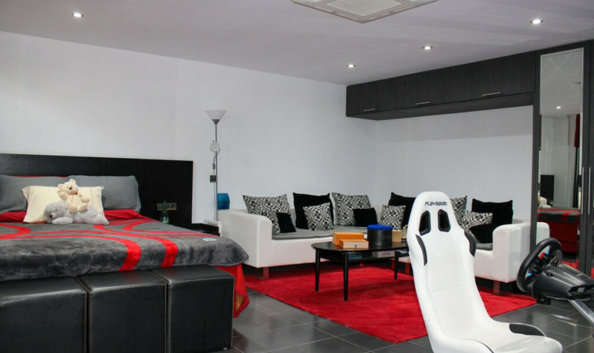 Resale - House -
Nerja