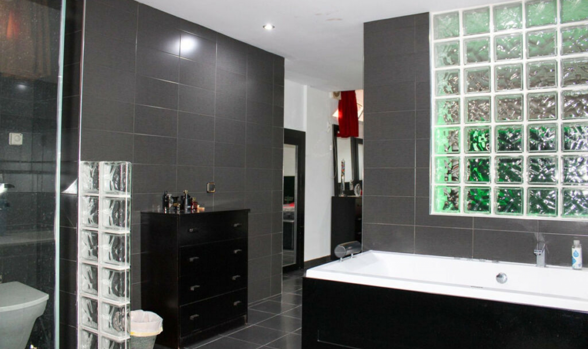 Resale - House -
Nerja