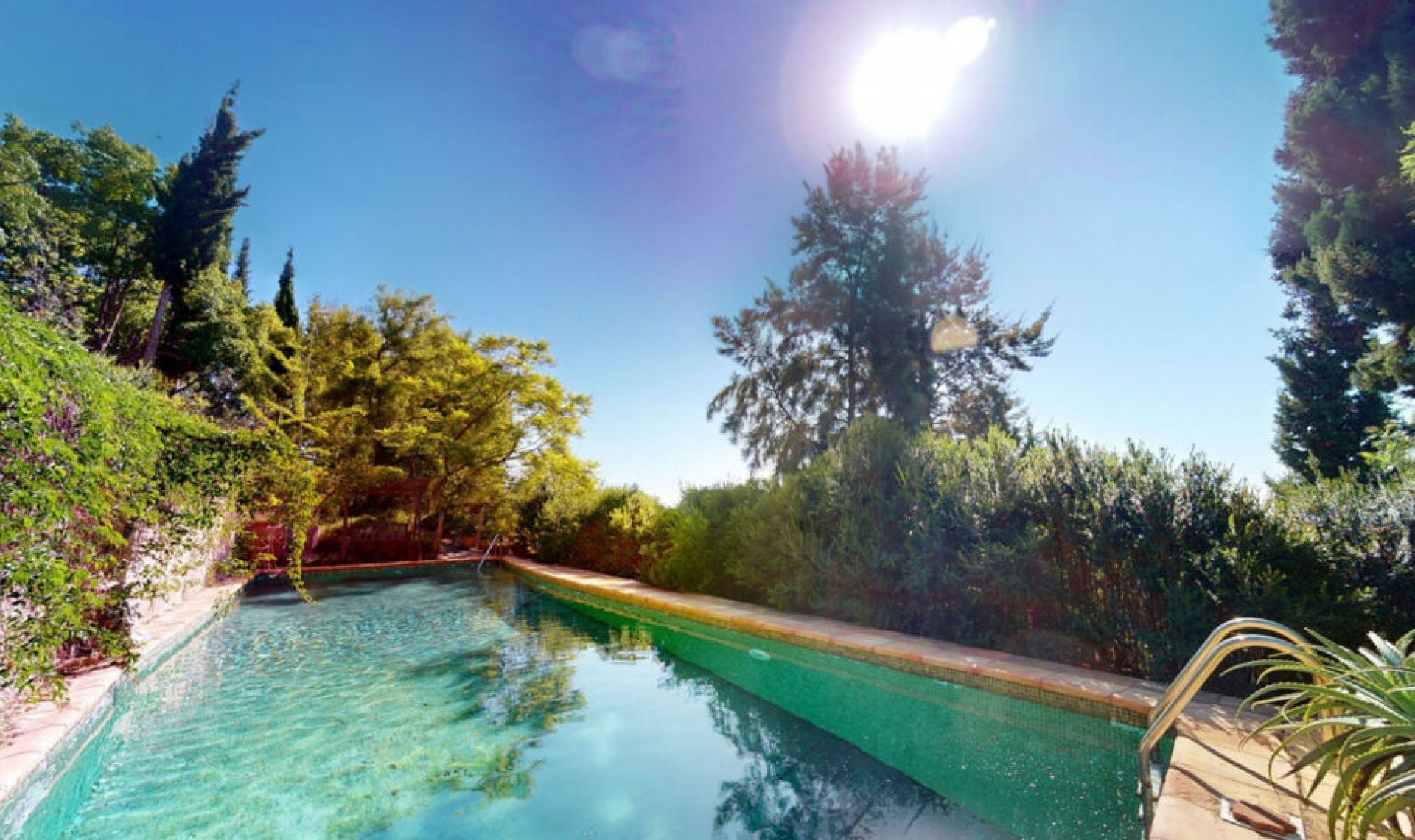 Resale - House -
Nerja