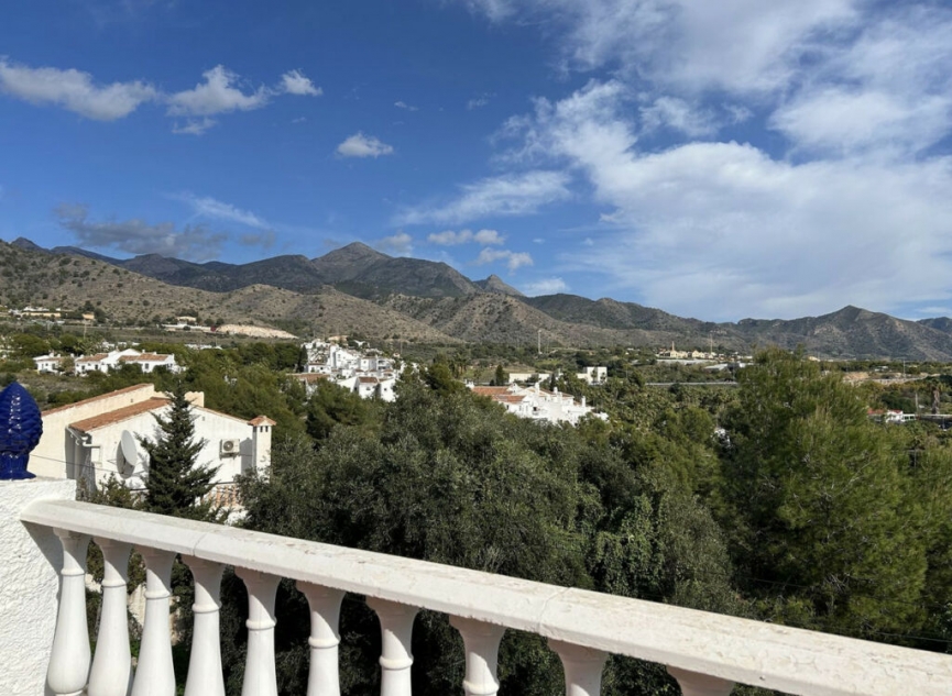 Resale - House -
Nerja