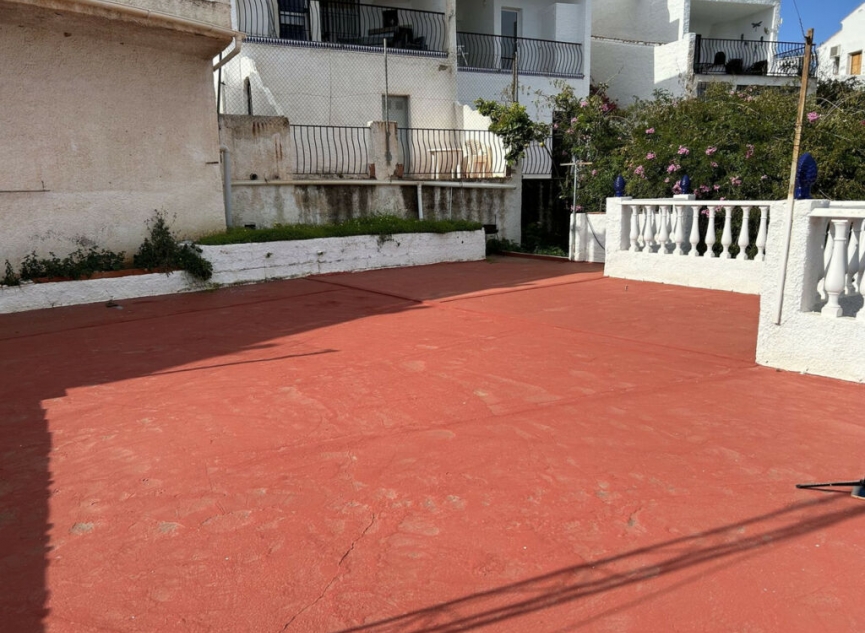 Resale - House -
Nerja