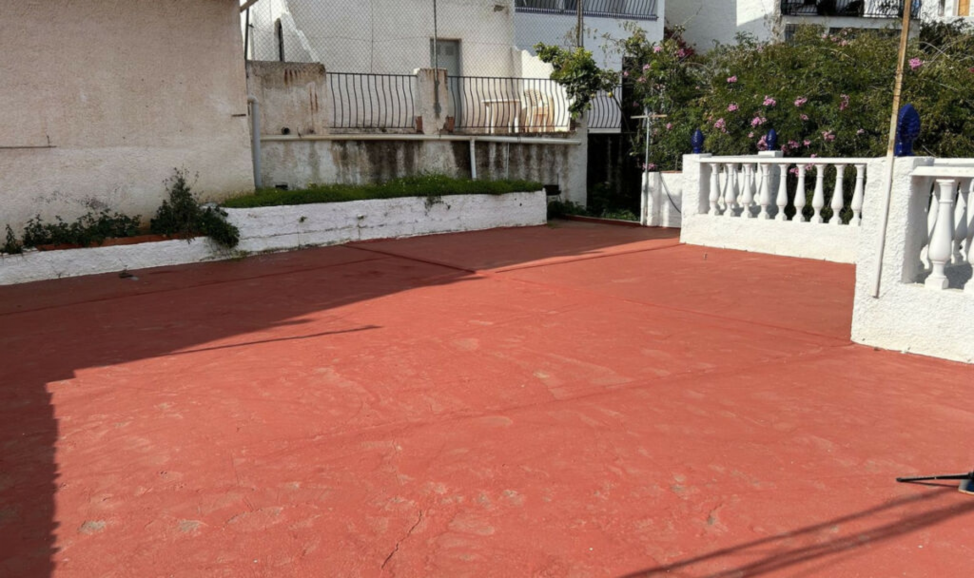 Resale - House -
Nerja